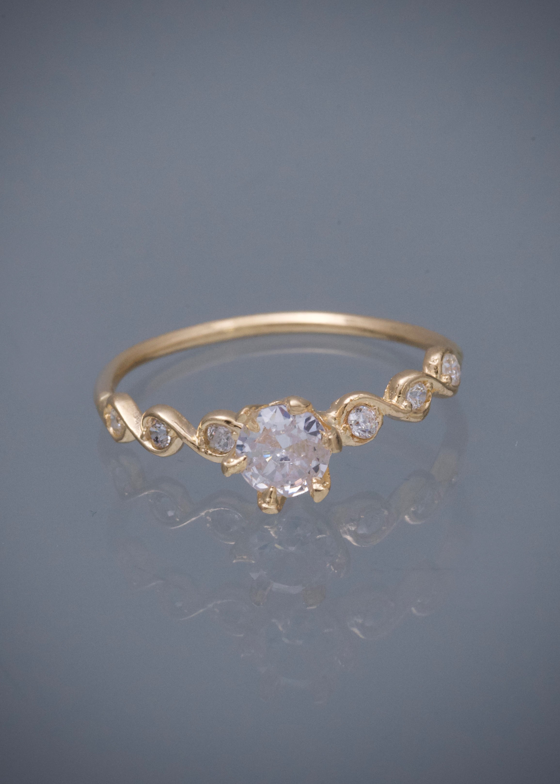 Solitario con swarovski blanco 1.9gr / TALLA 7 1/2 / Oro Amarillo Nac M