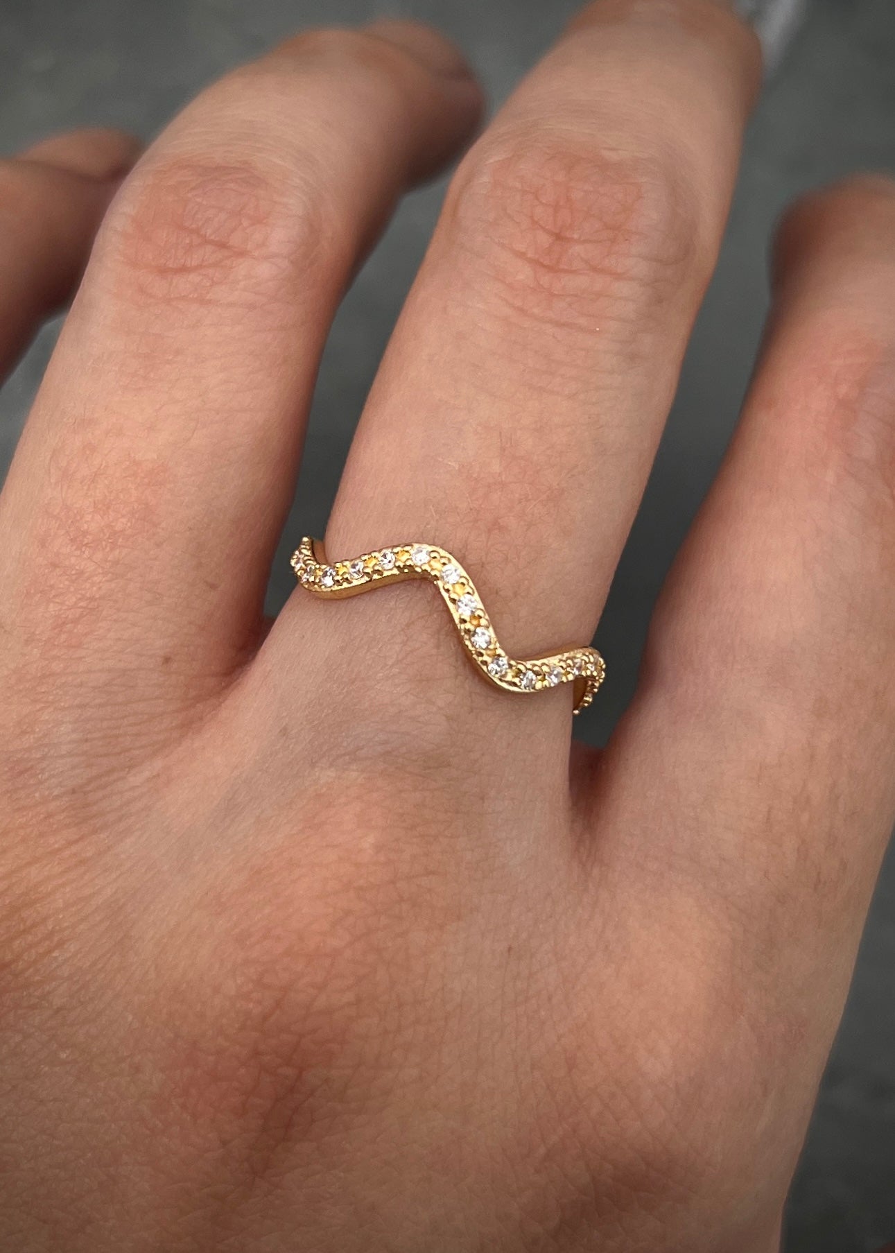 Anillo con swarovski blanco 1.2gr / TALLA 7 3/4 / Oro Amarillo Nac B