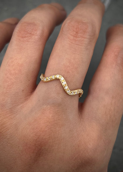 Anillo con swarovski blanco 1.2gr / TALLA 7 3/4 / Oro Amarillo Nac B