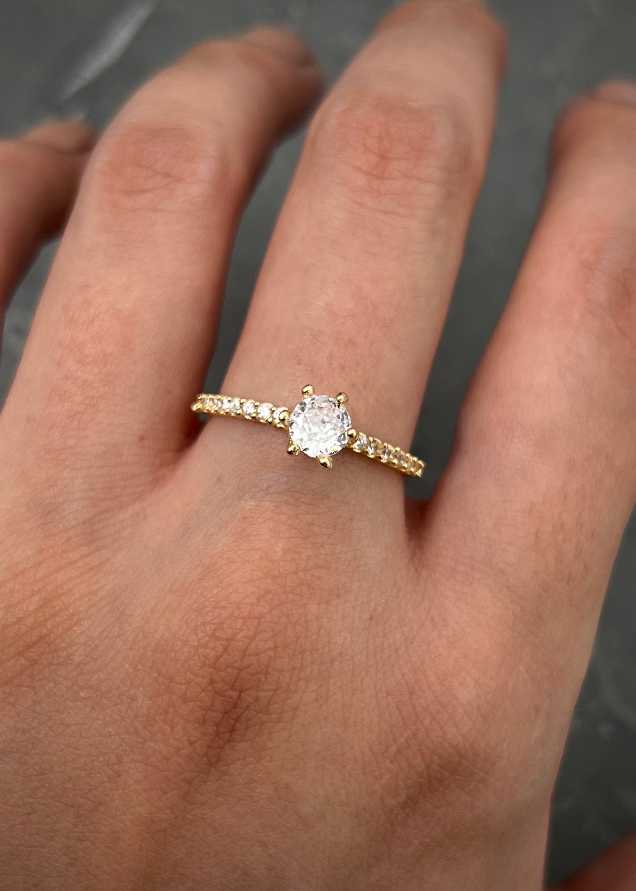 Solitario con Swarovski blanco 1.5gr / TALLA 7 3/4 / Oro Amarillo Nac M