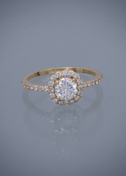 Solitario con 57pts de diamante central y 29pts laterales 2.35gr / TALLA 6 1/4 / Oro Amarillo (Joya) B