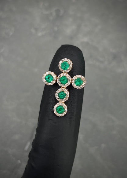 Dije cruz con 84pts de esmeraldas y 30pts de diamantes 2.65gr / Largo 2.2cm / Oro Rosado (Joya) B