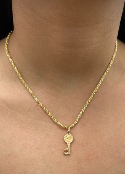 Dije Llave San Benito 1.9gr / 2.5cm / 8.6mm — Oro Amarillo