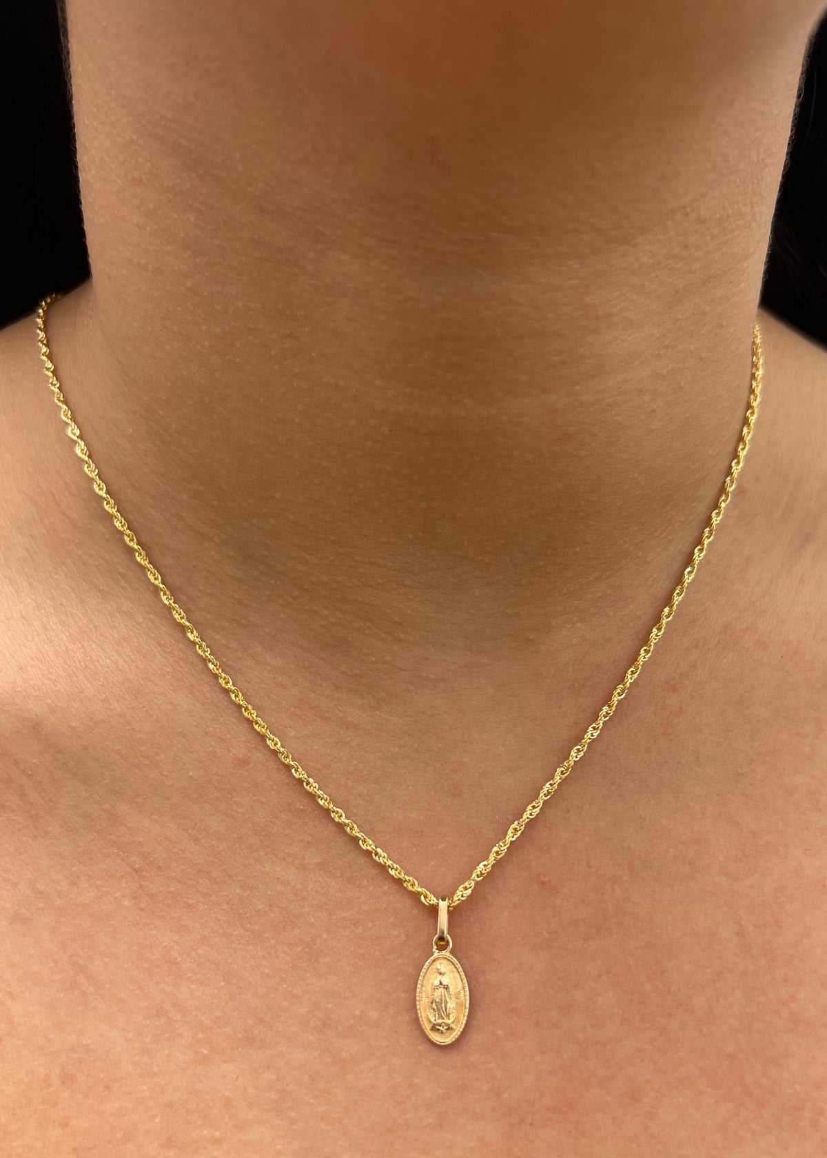 Dije Virgen de Guadalupe 0.9gr / 2cm / 7.3mm — Oro Amarillo
