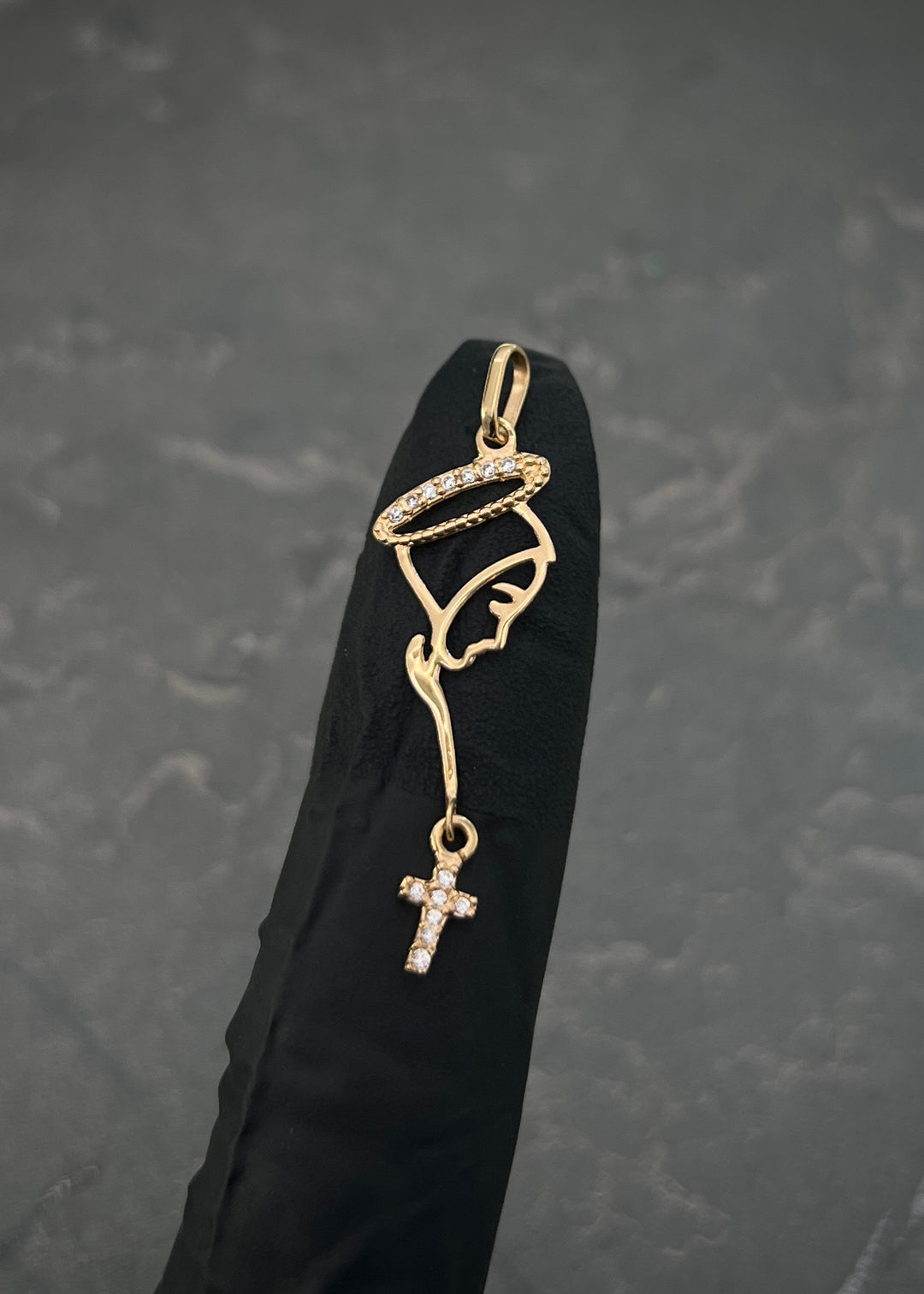 Dije Virgen Maria con Swarovski Blanco 0.7gr / 3.7cm / 11mm — Oro Amarillo