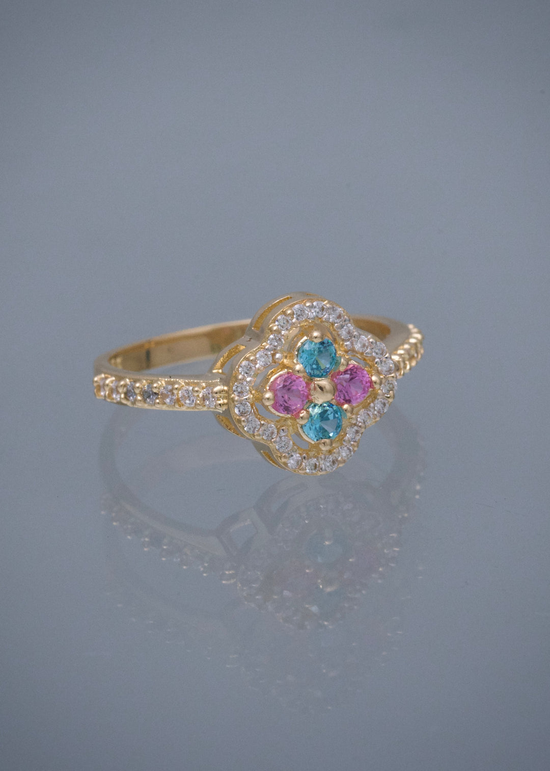 Anillo Flor con Swarovski Multicolor 3.05gr / Talla 6 1/2 — Oro Amarillo