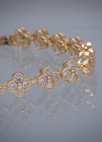 Pulso Flor con Swarovski Blanco 17.8gr / 19cm / 8.7mm — Oro Amarillo