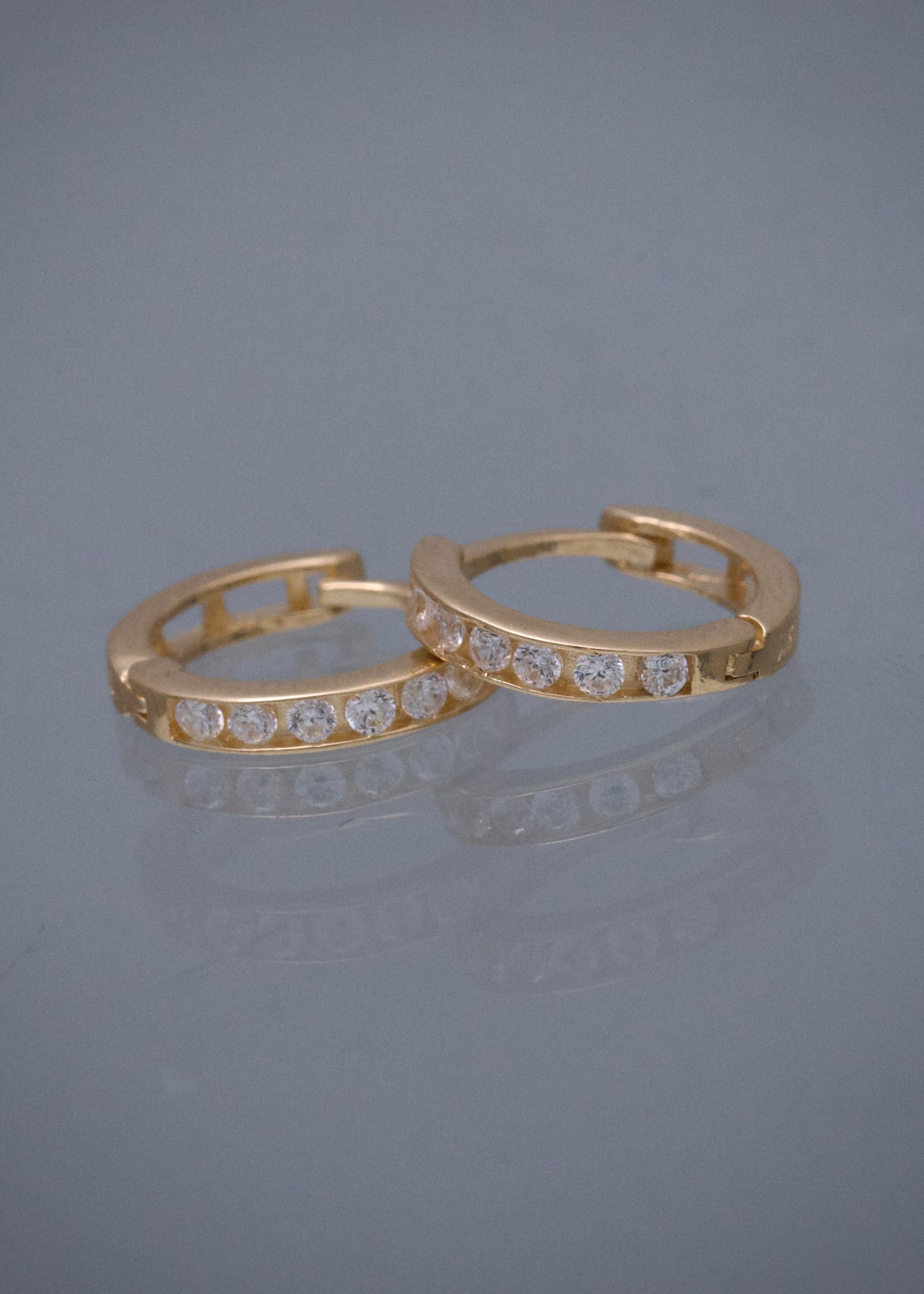 Candongas con Swarovski Blanco 1.5gr / 1.1cm / 2mm — Oro Amarillo
