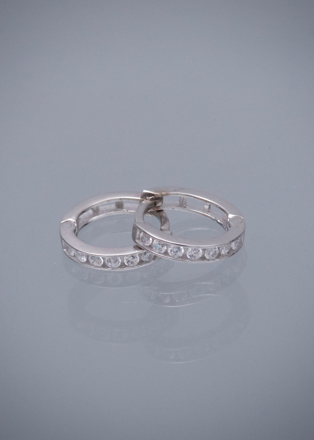 Candongas con Swarovskis Blancos 1.55gr / 1.1cm / 2mm — Oro Blanco