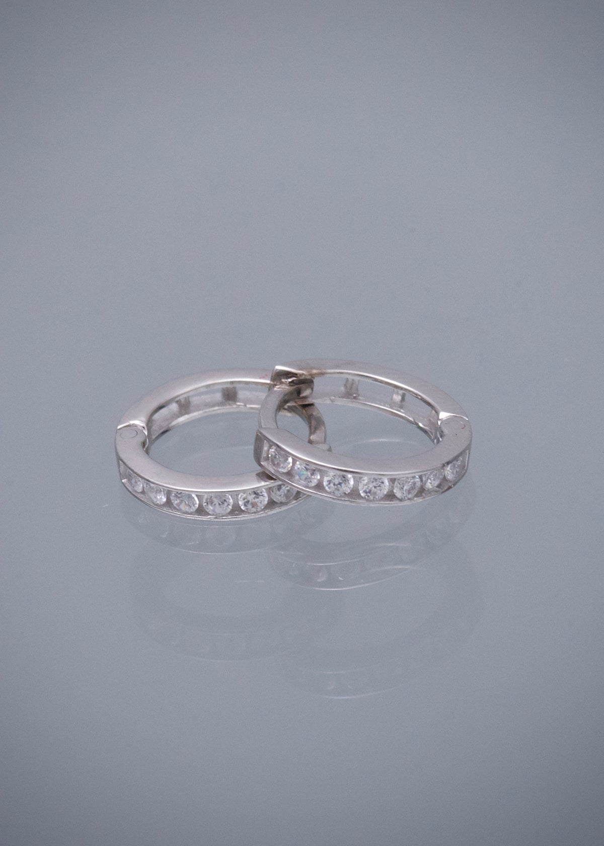 Candongas con Swarovskis Blancos 1.55gr / 1.1cm / 2mm — Oro Blanco