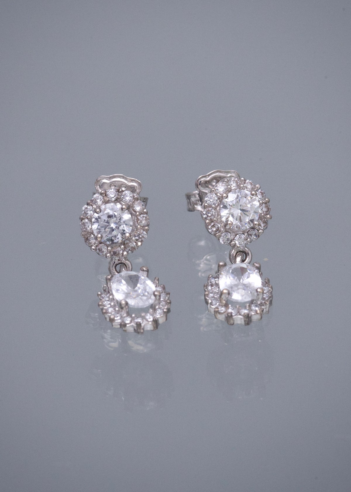 Topos con Swarovskis Blancos 2.8gr / 1.8cm / 7mm — Oro Blanco