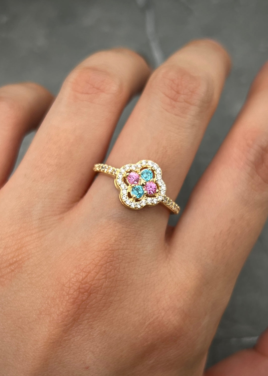 Anillo Flor con Swarovski Multicolor 3.05gr / Talla 6 1/2 — Oro Amarillo