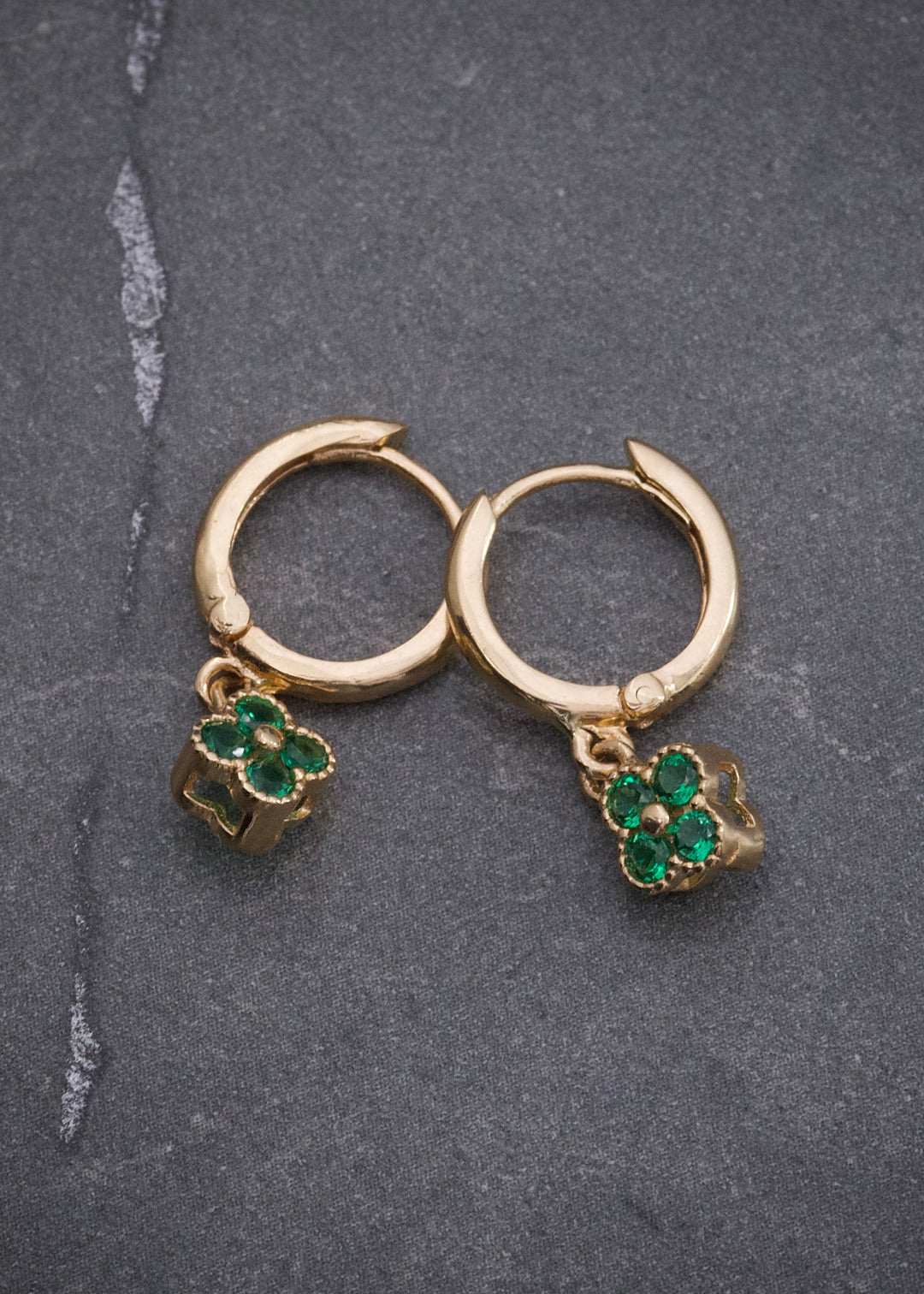 Candongas Flor con Swarovski Verde 2.1gr / 1.9cm / 5.9mm — Oro Amarillo