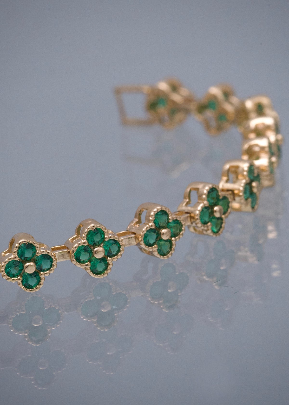 Pulso Flor con Swarovski Verde 11.1gr / 17cm / 6.1mm — Oro Amarillo