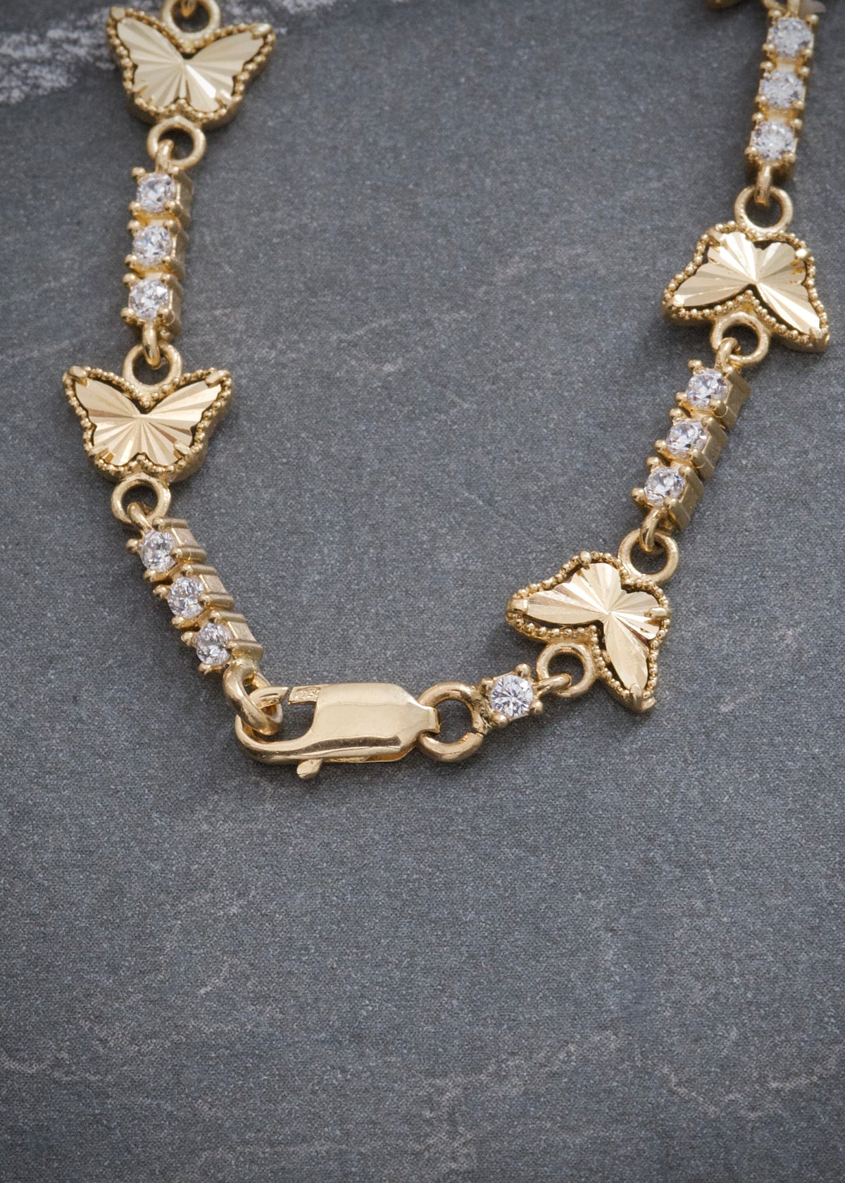 Pulso Mariposa con Swarovski Blanco 8.6gr / 18.5cm / 8.3mm — Oro Amarillo