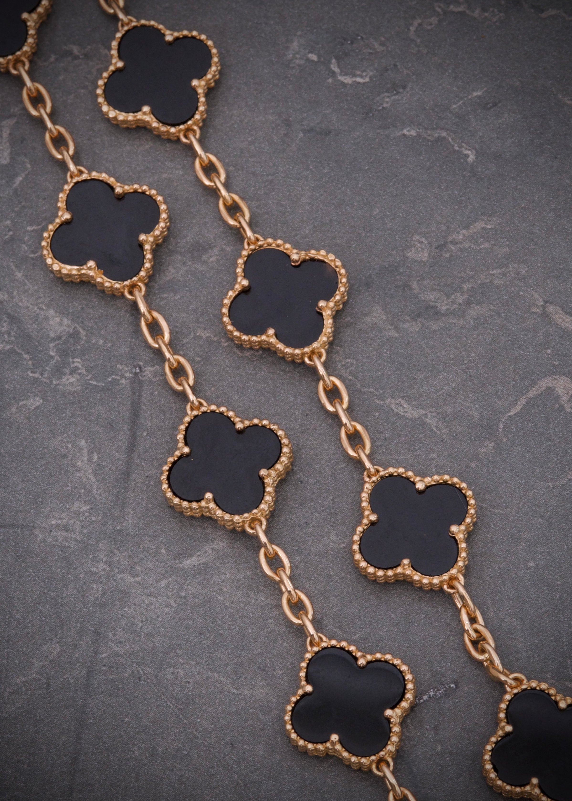 Cadena lucky clover piedra negra 43.35gr / Largo 70cm / Oro Rosado Nac M