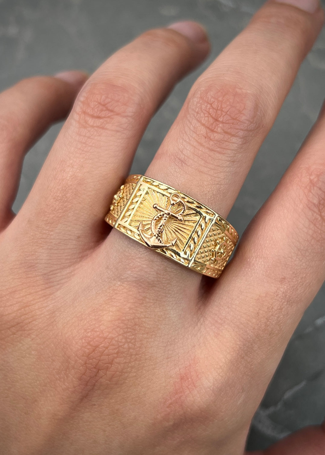 Anillo ancla 13.95gr / Talla 10 3/4  — Dos Oros