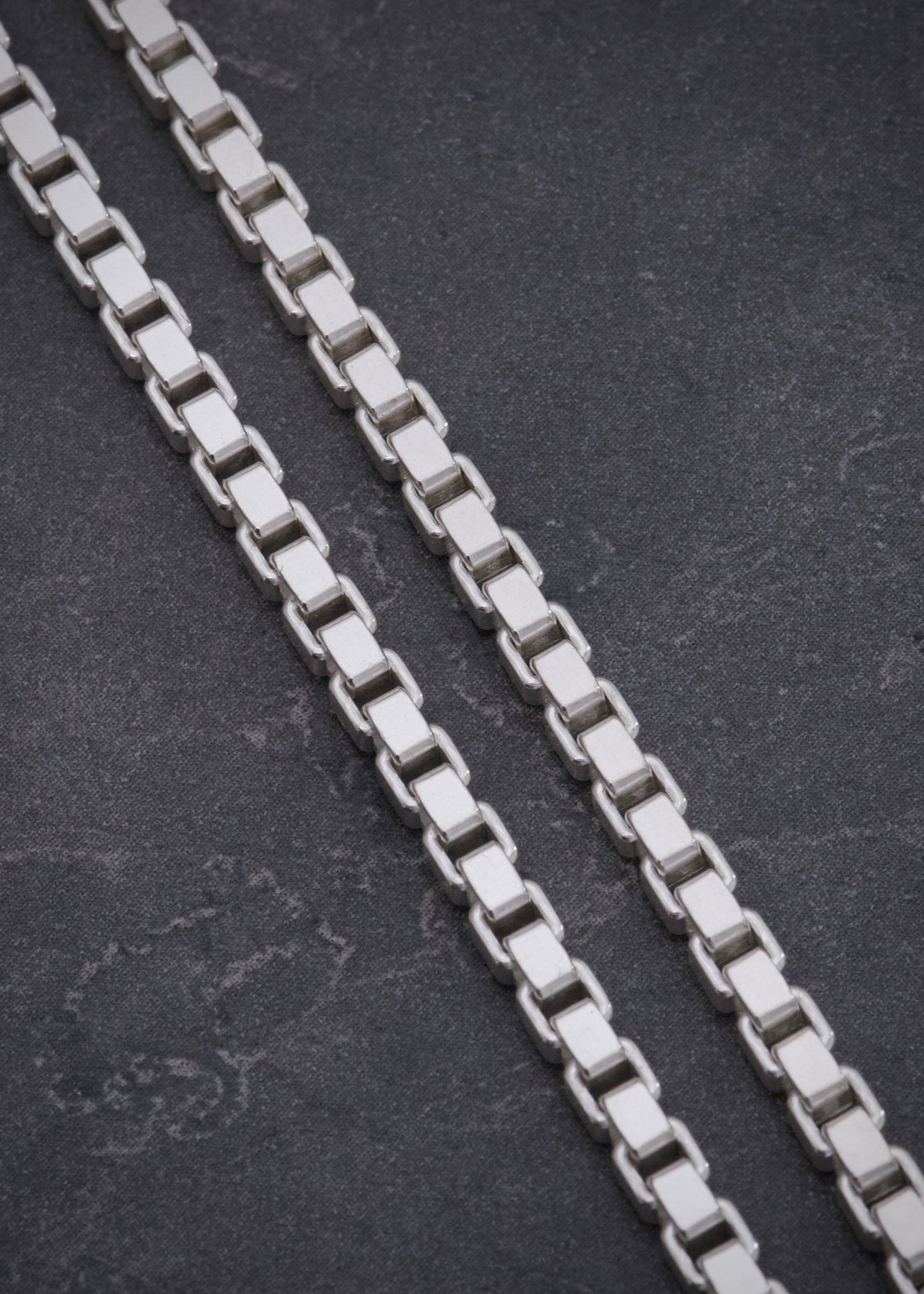 Cadena veneciana 28.45gr / Largo 55cm / — — Plata
