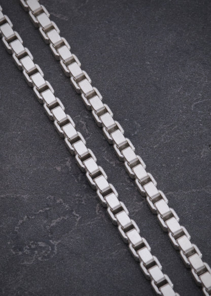 Cadena veneciana 28.45gr / Largo 55cm / — — Plata