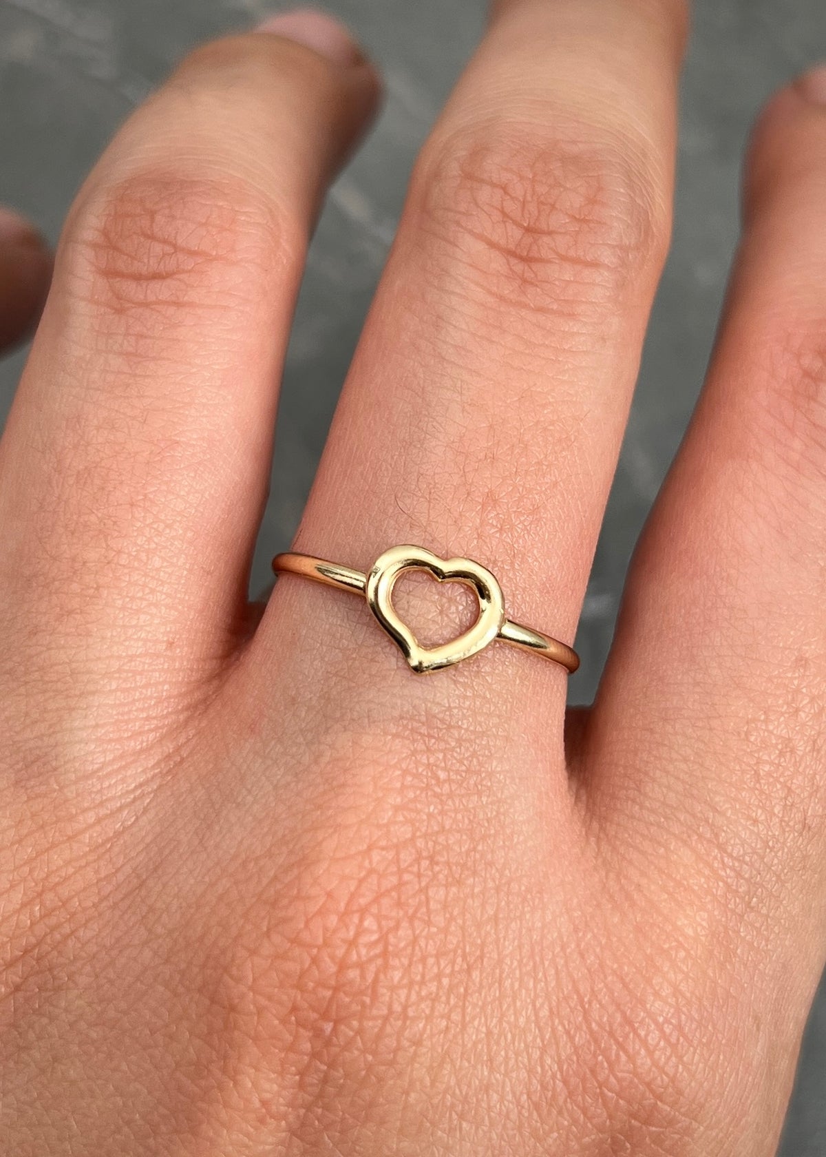 Anillo Silueta Corazon 0.4gr / Talla 6 1/2 — Oro Amarillo