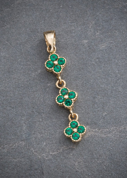 Dije Flor con Swarovski Verde 1.6gr / 3.2cm / 6.2mm — Oro Amarillo