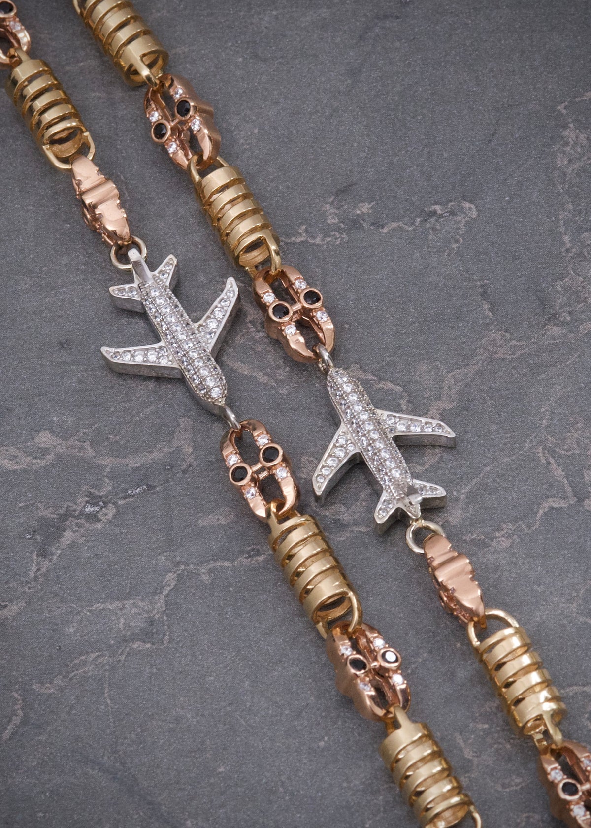 Cadena Rustica con Swarovskis Blancos 65.3gr / 70cm / 16mm — Tres Oros