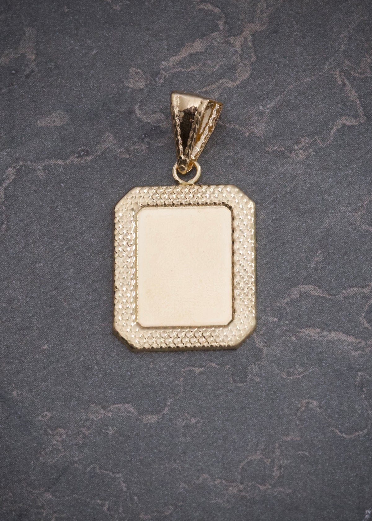 Dije Placa Diamantada 1.2gr / 3.1cm / 17mm — Oro Amarillo