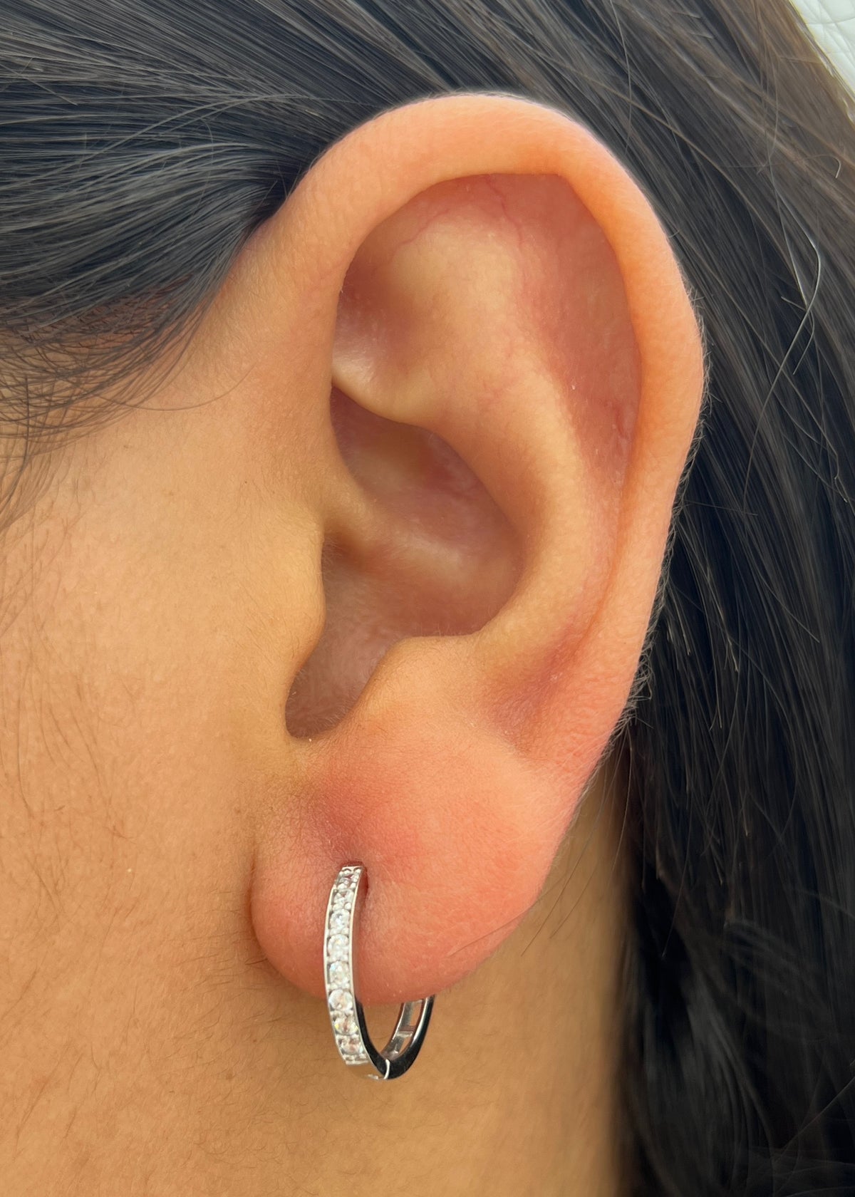 Candongas con Swarovskis Blancos 2.15gr / 1.4cm / 2.1mm — Oro Blanco