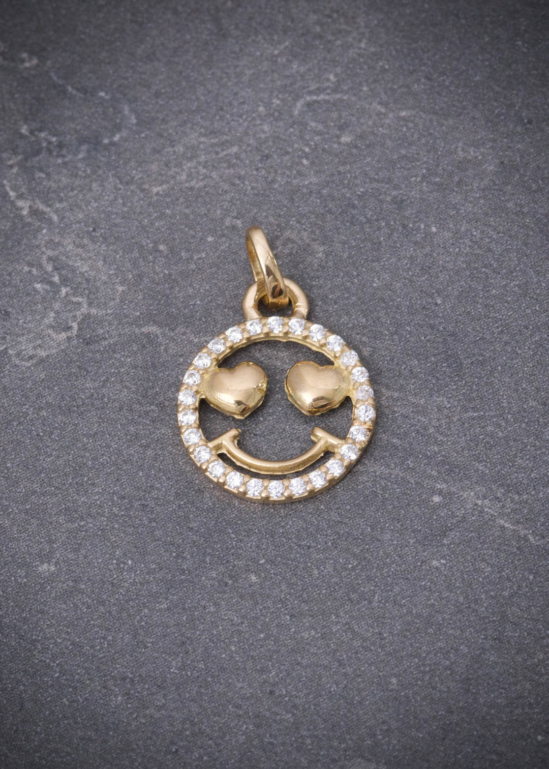 Dije cara feliz con swarovski blanco 0.75gr / Largo 1.7cm — Oro Amarillo