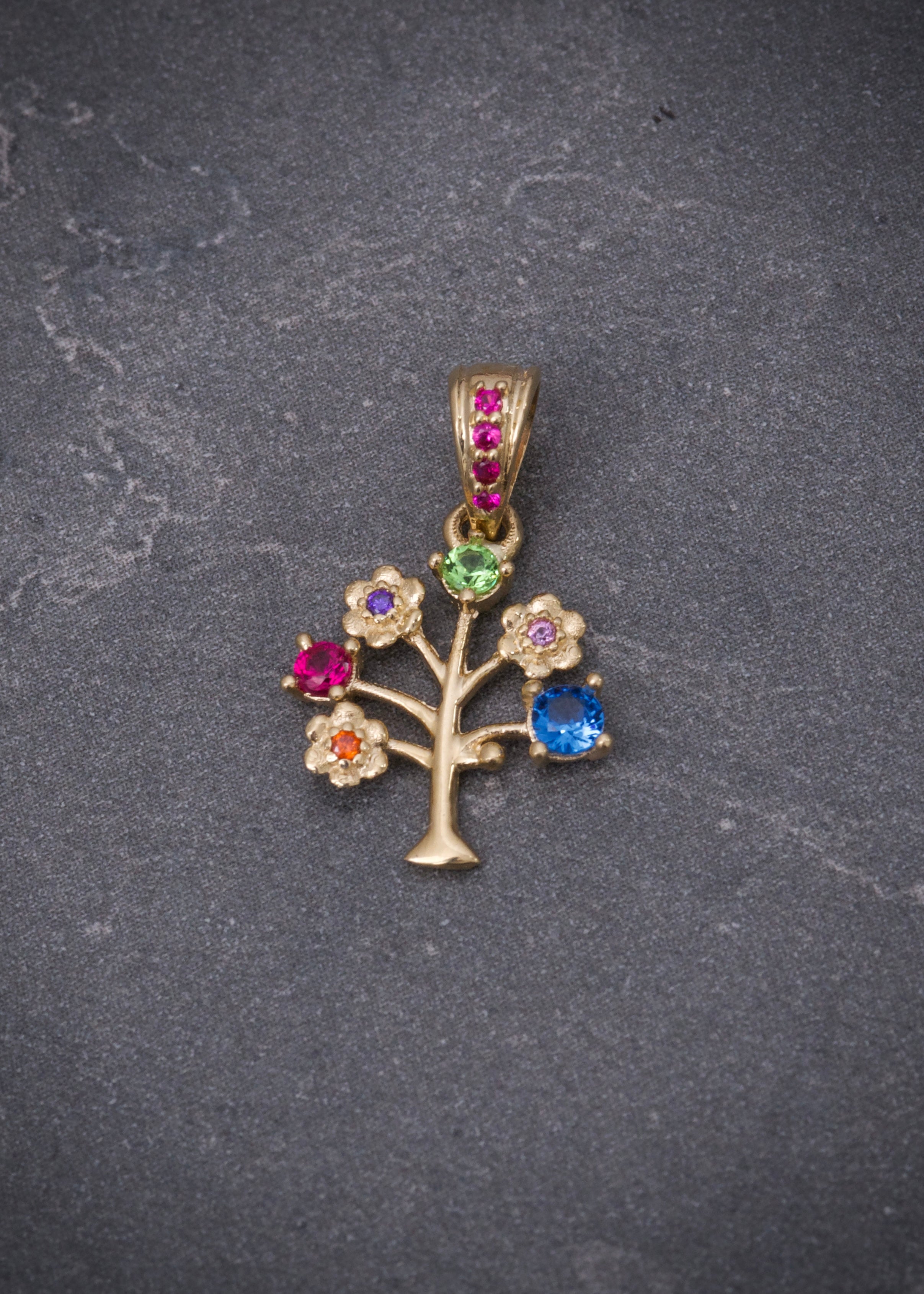 Dije arbol de la vida con swarovski multicolor 0.9gr / Largo 1.9cm / Oro Amarillo Nac*