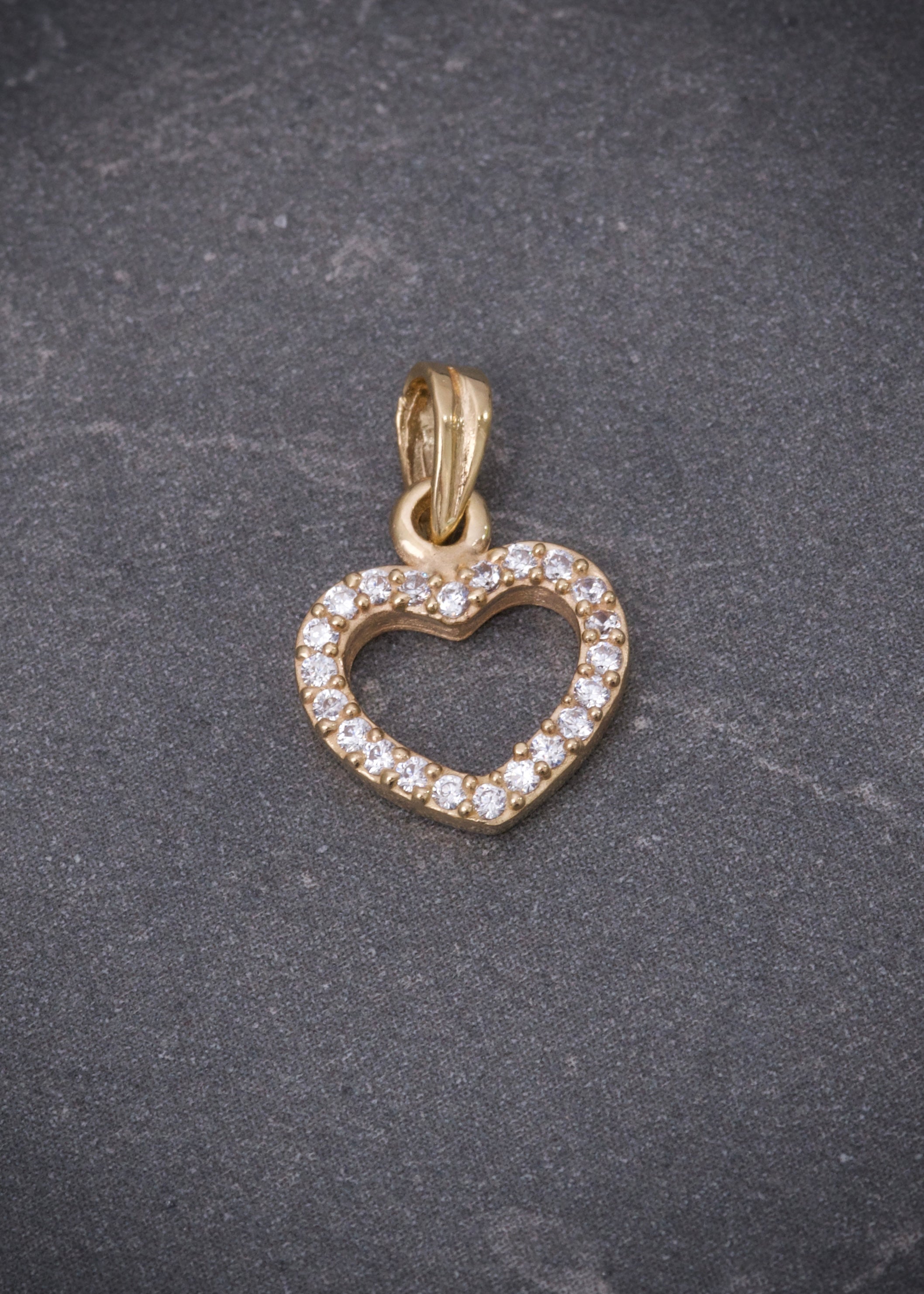 Dije corazon con swarovski blanco 0.95gr / Largo 1.5cm / Oro Amarillo Nac P