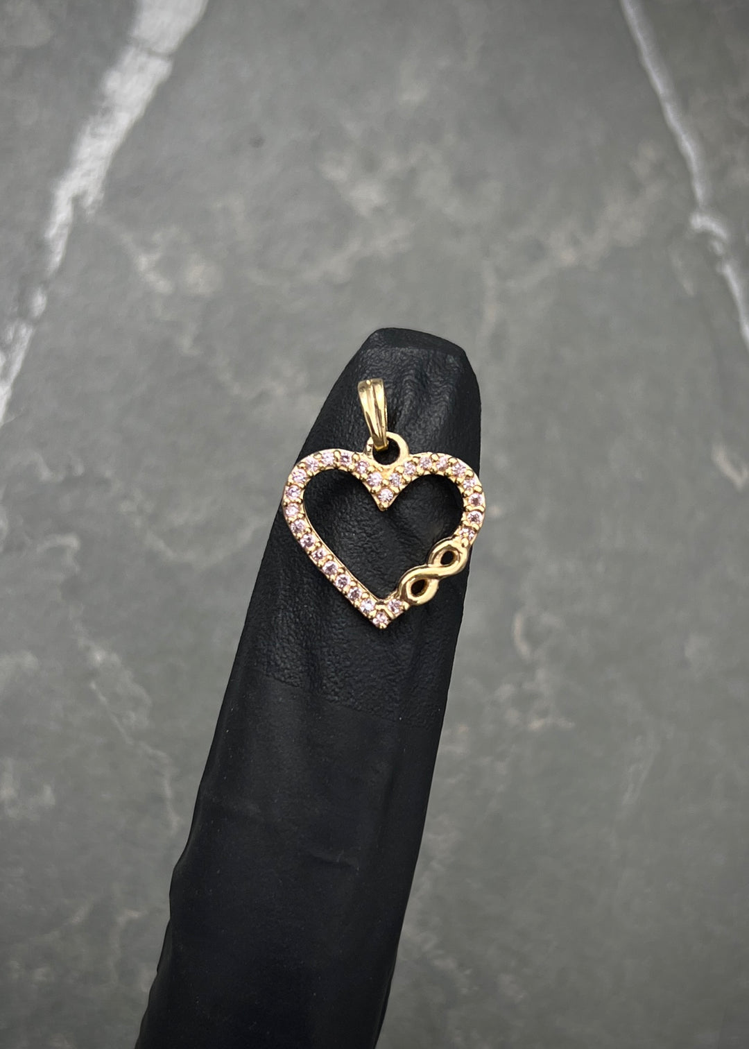 Dije corazon con swarovski rosado 1.2gr / Largo 1.7cm — Oro Amarillo