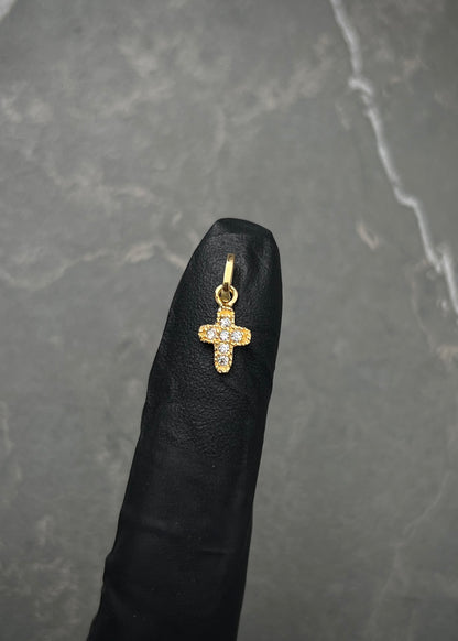 Dije cruz con swarovski blanco 0.4gr / Largo 1.4cm / Oro Amarillo Nac M