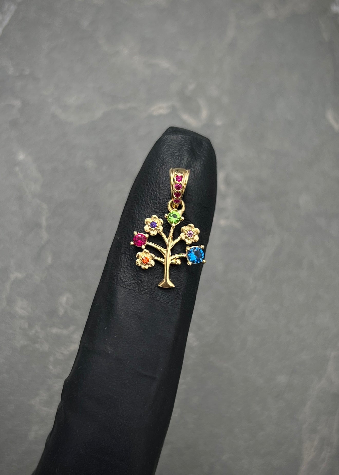 Dije arbol de la vida con swarovski multicolor 0.9gr / Largo 1.9cm / Oro Amarillo Nac*