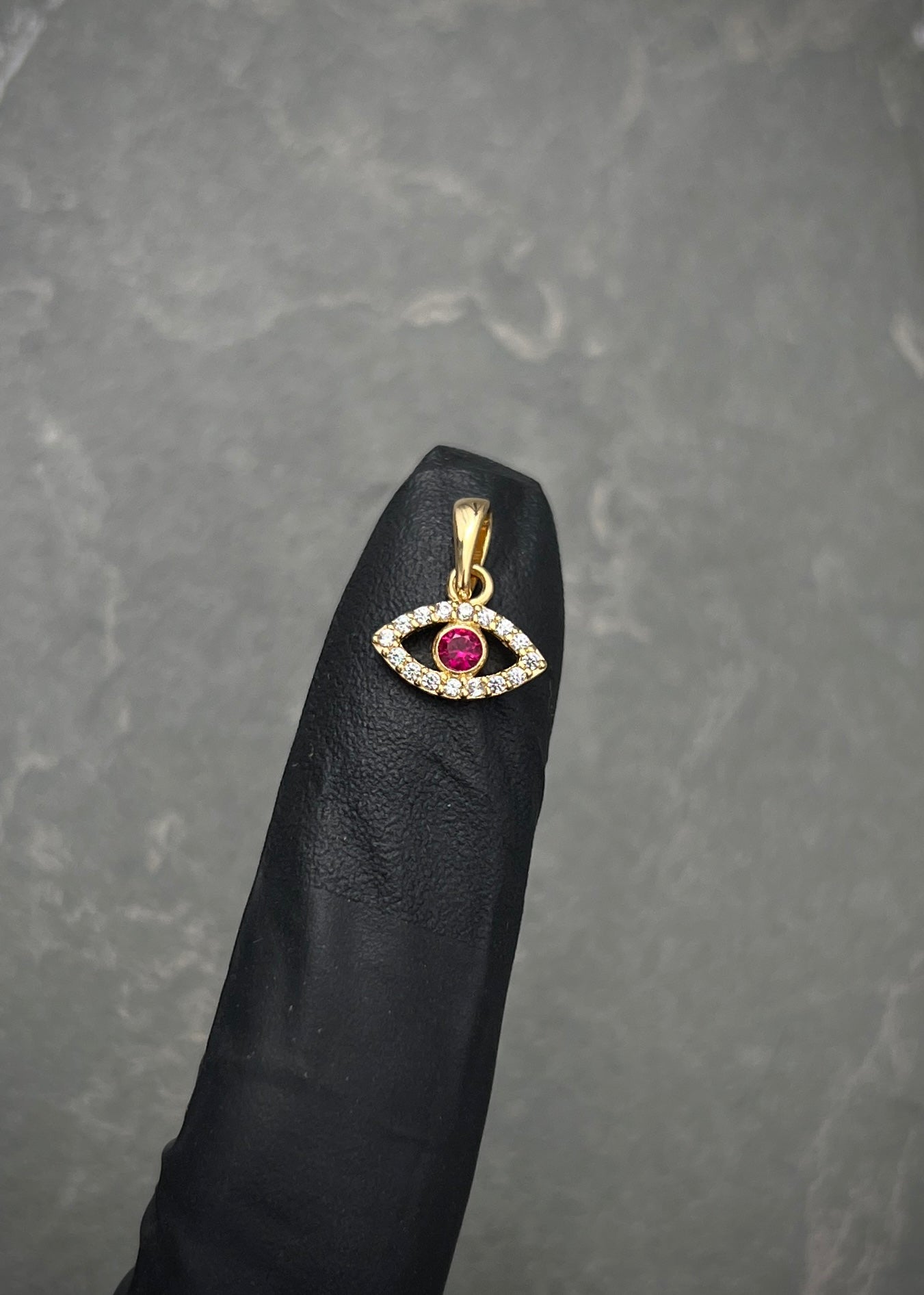 Dije ojo turco con swarovski fucsia y blanco 0.55gr / Largo 1.2cm / Oro Amarillo Nac M