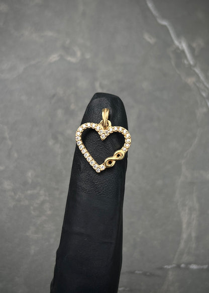 Dije corazon con swarovski blanco 1.25gr / Largo 1.8cm / Oro Amarillo Nac M