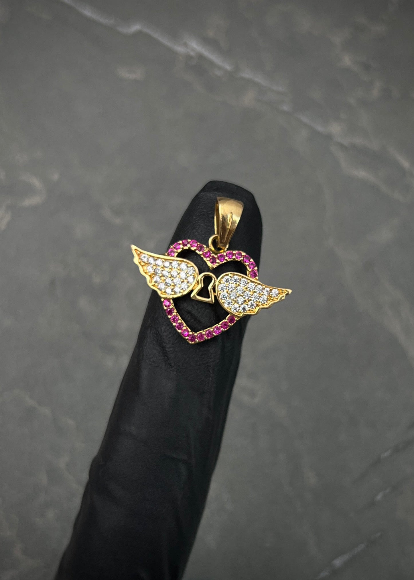 Dije corazon con alas 2.4gr / Largo 2.1cm / Oro Amarillo Nac M