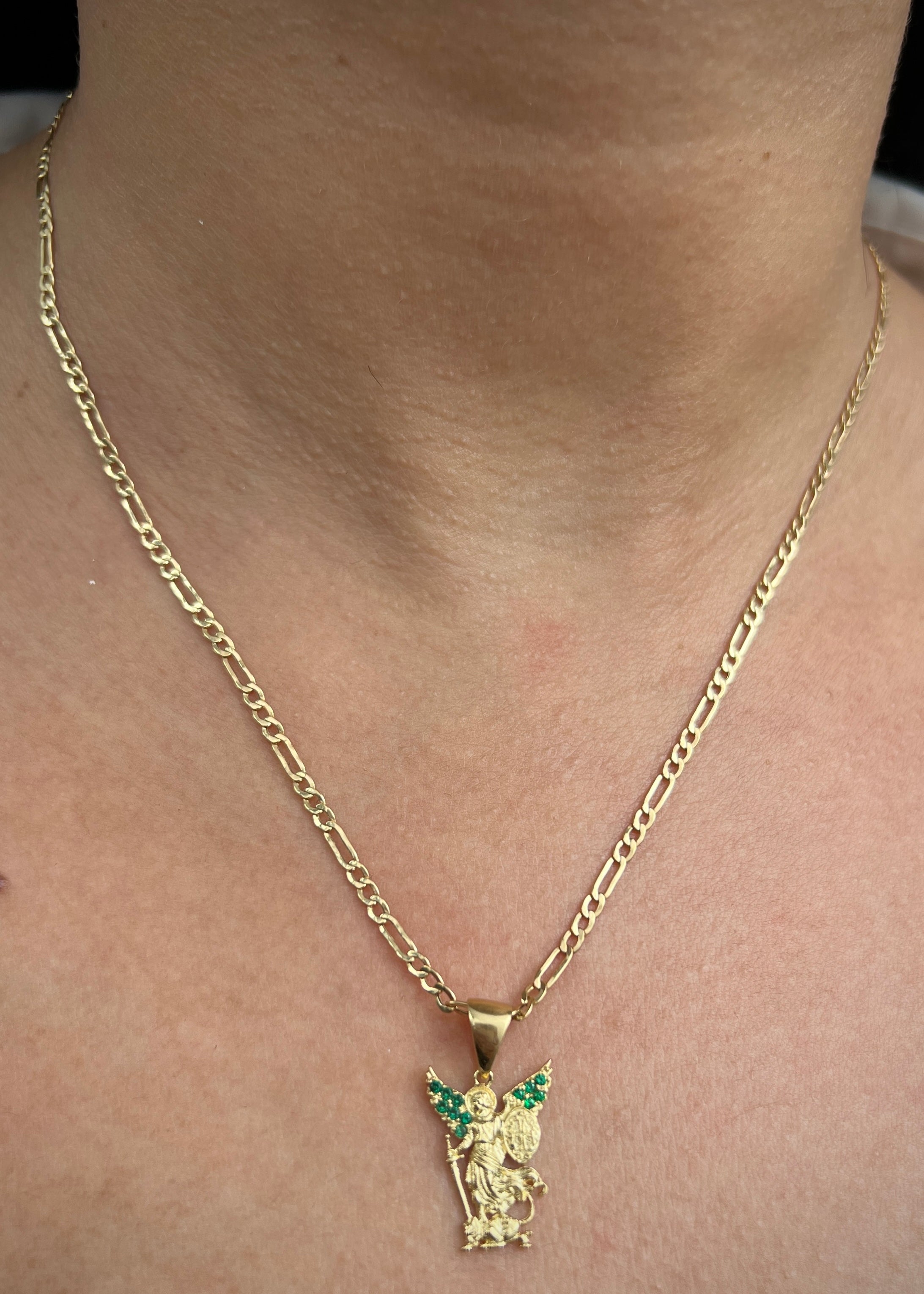 Dije arcangel san miguel con swarovski verde 1.9gr / Largo 2.3cm / Oro Amarillo Nac M