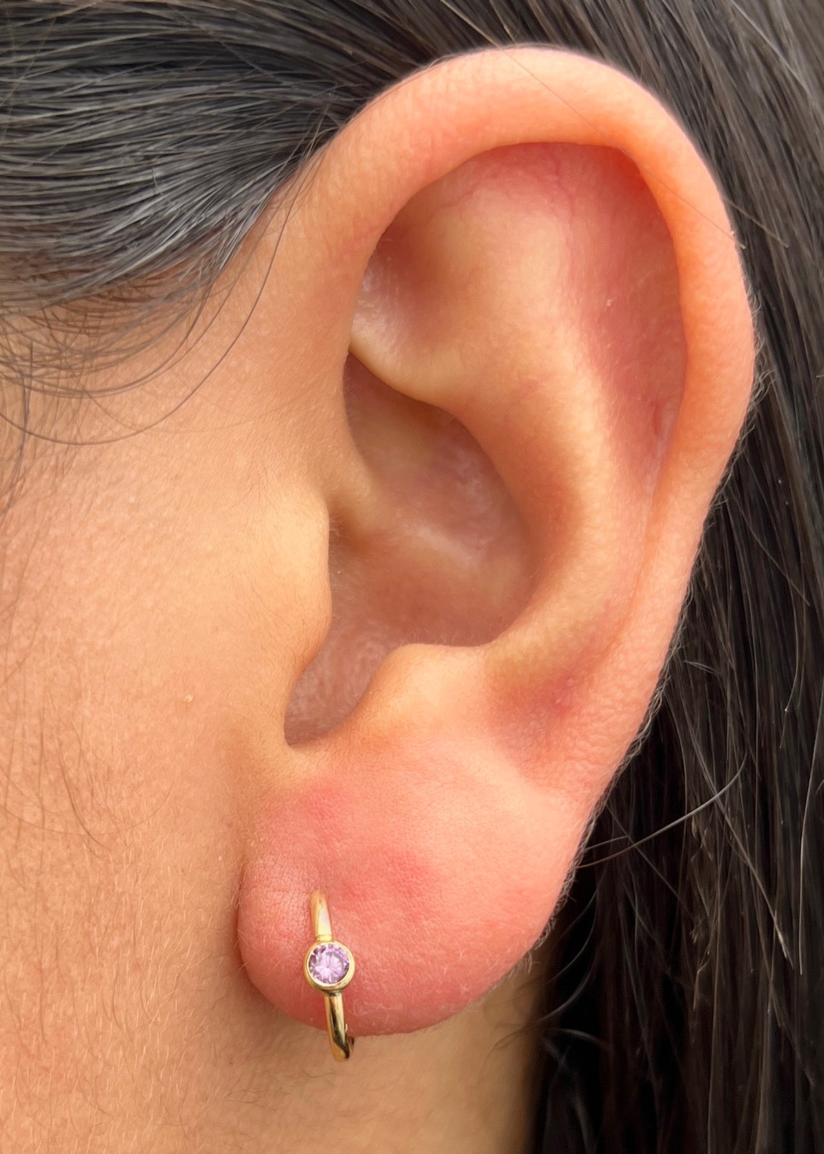 Candongas con Swarovski Morado 0.55gr / 1.1cm / 3.4mm — Oro Amarillo