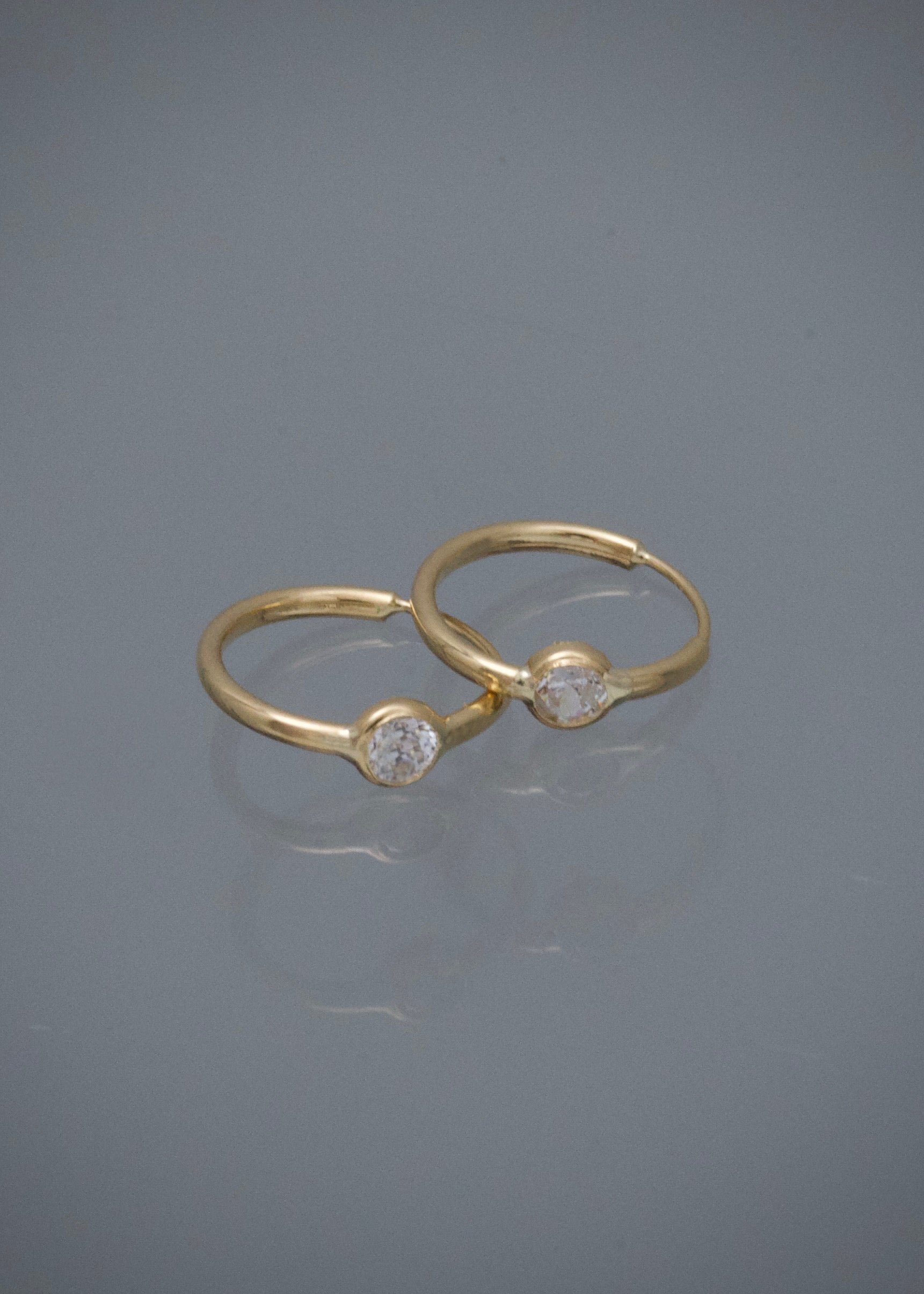 Candongas con Swarovski Blanco 0.55gr / 1.1cm / 3.4mm — Oro Amarillo