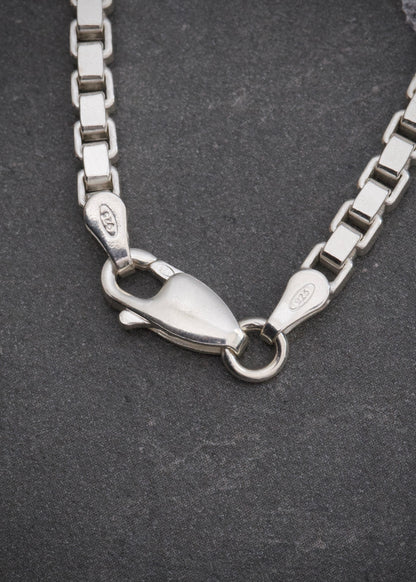 Cadena veneciana 28.45gr / Largo 55cm / — — Plata