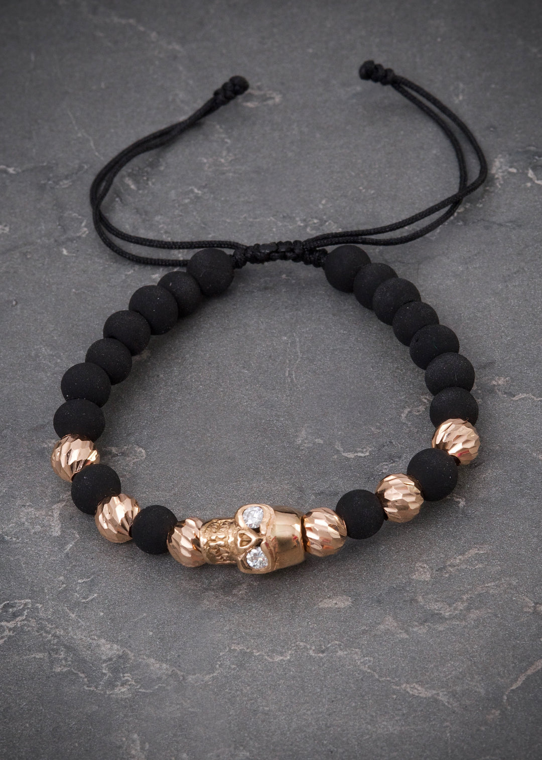 Pulsera en hilo negro con herraje calavera 4.94gr — Oro Rosado