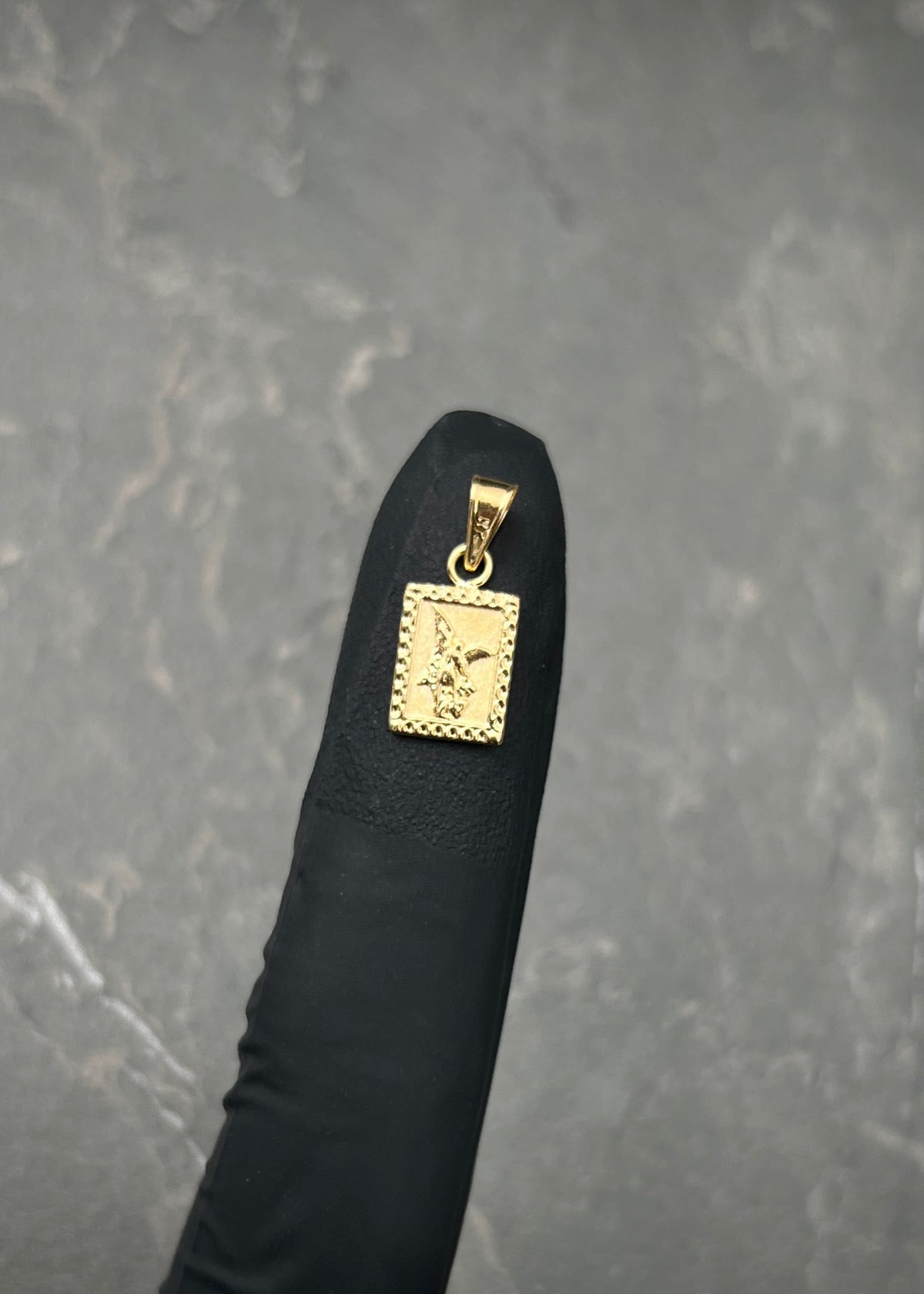Dije Arcangel San Miguel 0.5gr / 1.7cm / 7.7mm — Oro Amarillo