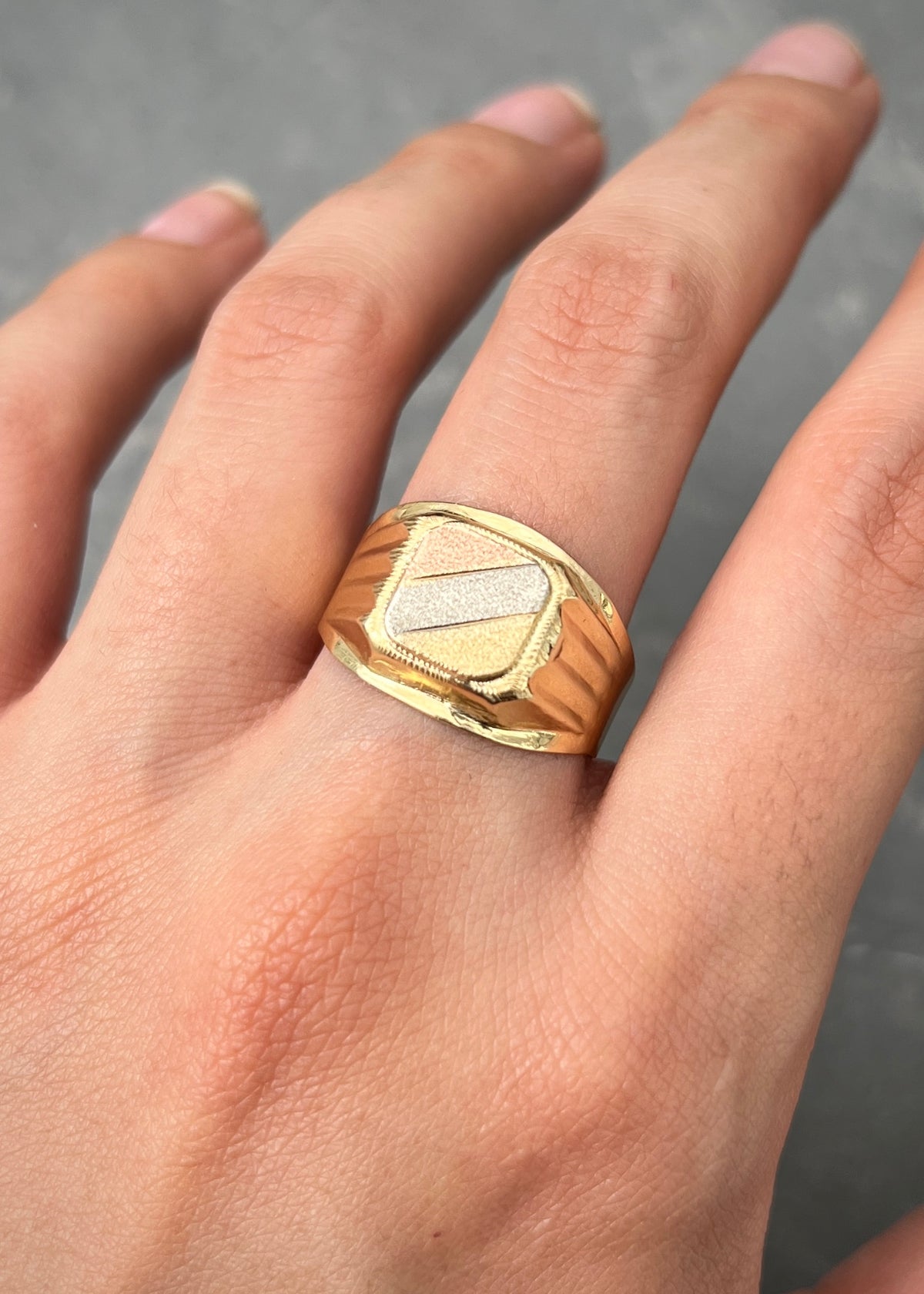 Anillo Cuadrado 3.35gr / Talla 10 — Tres Oros