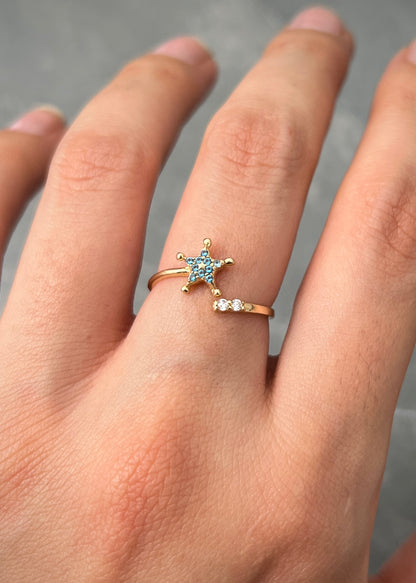 Anillo Estrella con Swarovski Azul y Blanco 1.15gr / Talla 5 1/4 — Oro Amarillo