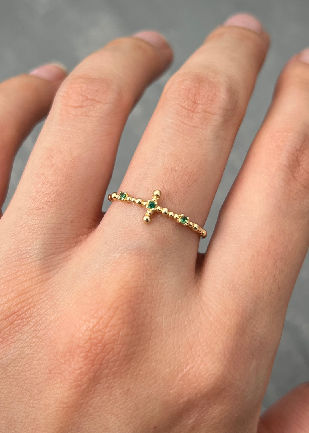 Anillo con Swarovski Verde 1.25gr / Talla 7 — Oro Amarillo