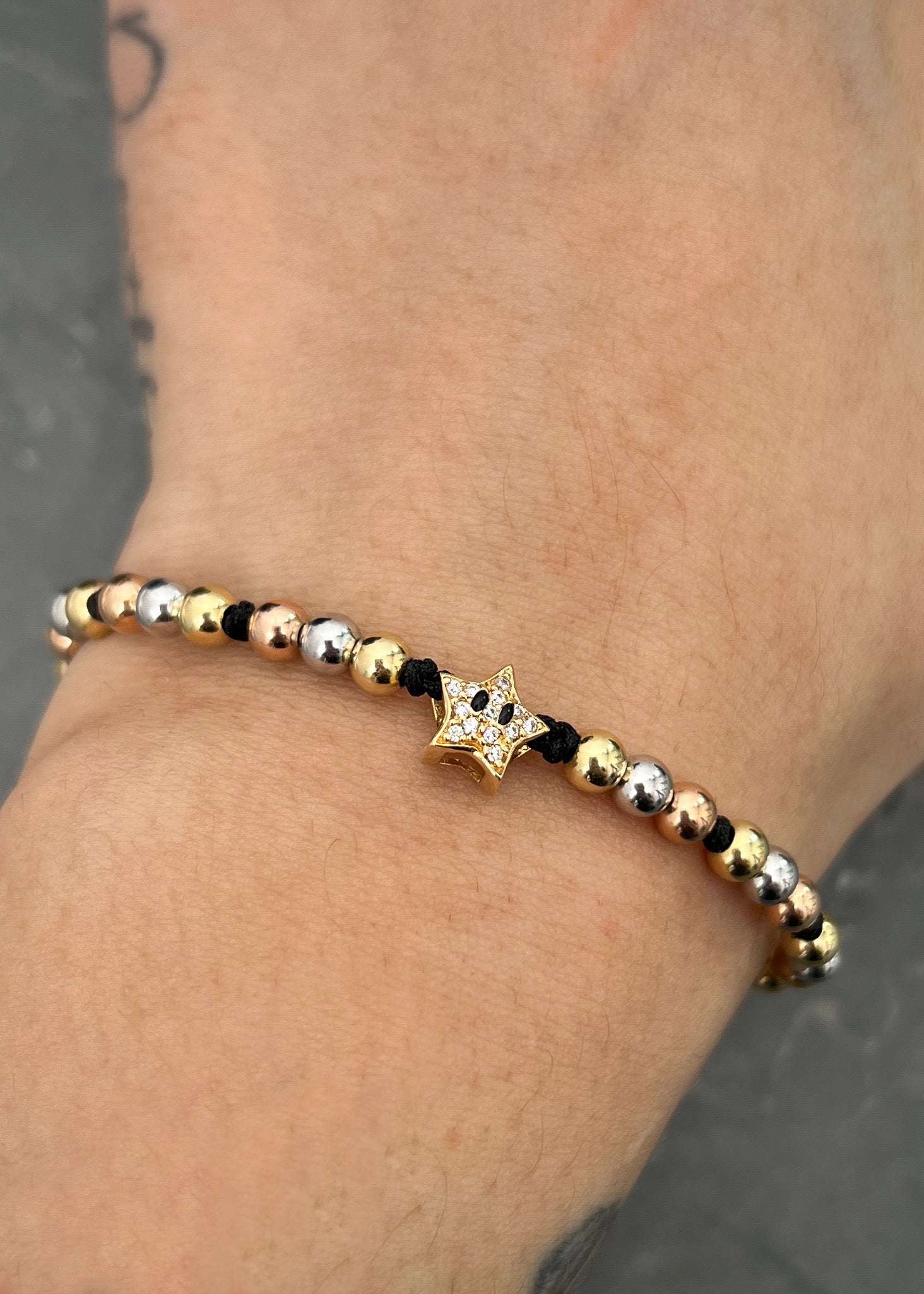 Pulsera en hilo negro con herraje de estrella 2.85gr / Tres Oros (Joya) M