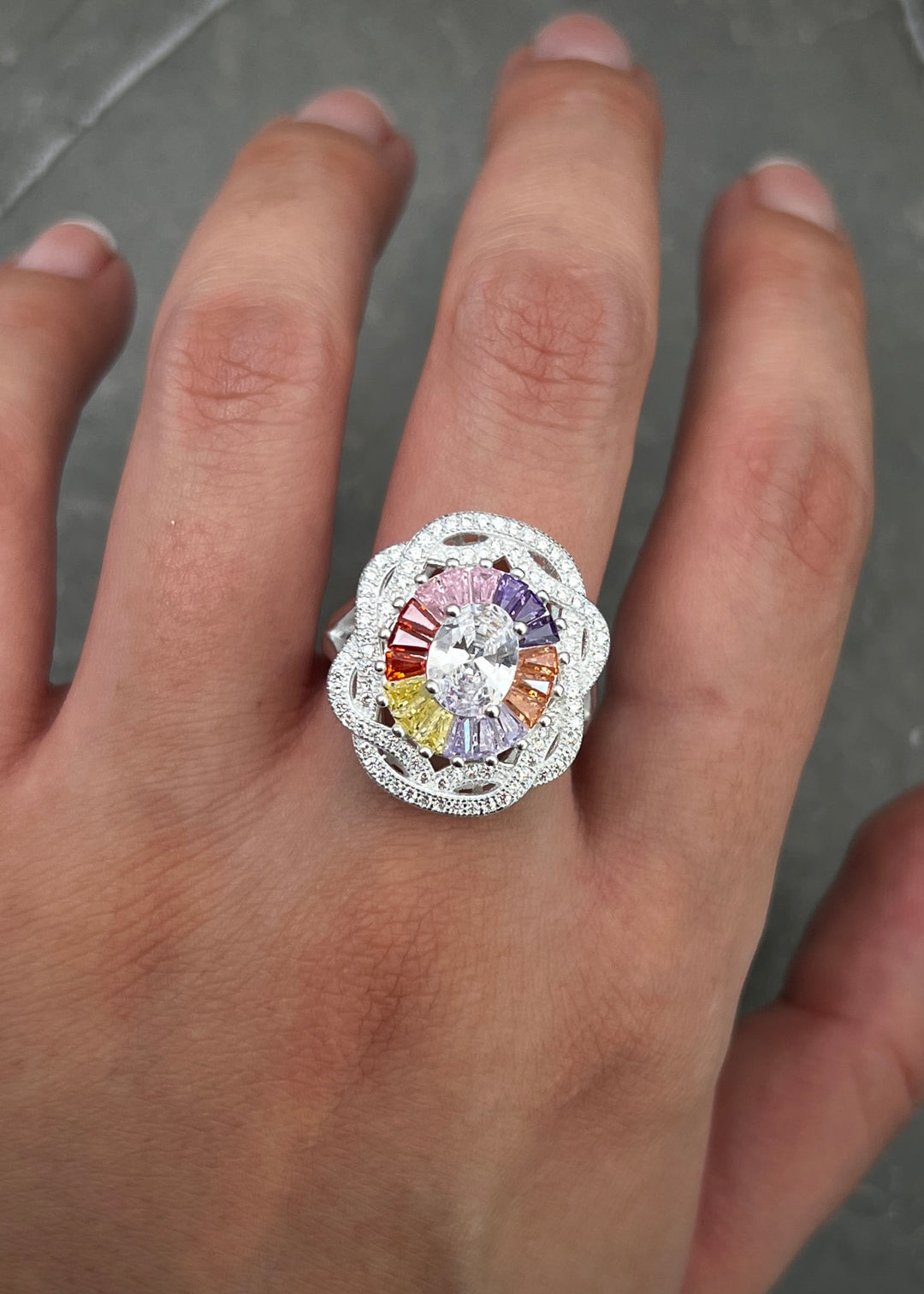 Anillo con swarovski multicolor 6.3gr / Talla 7 3/4 — Plata