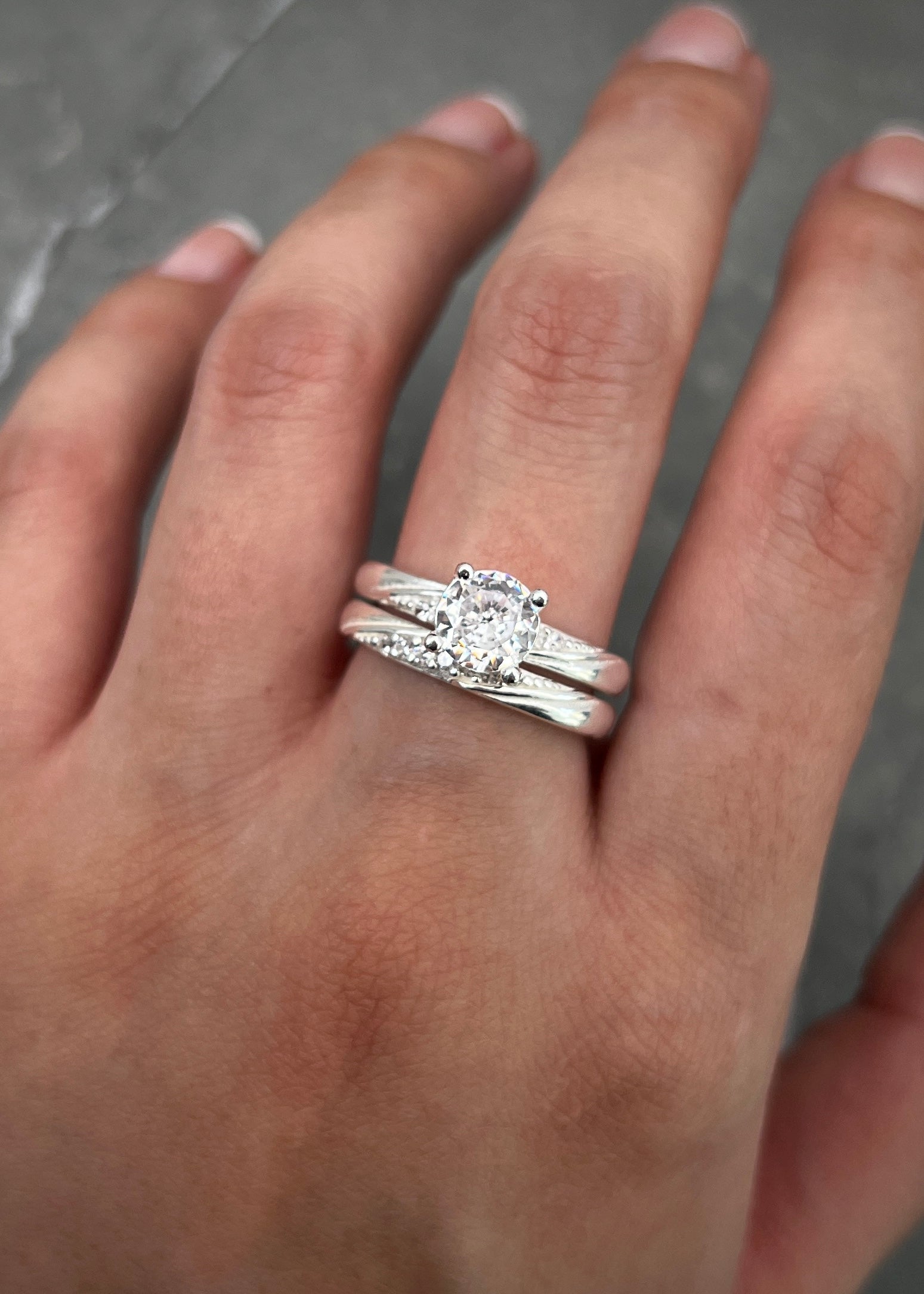 Set solitario con argolla 5.05gr / Talla 7 / — — Plata