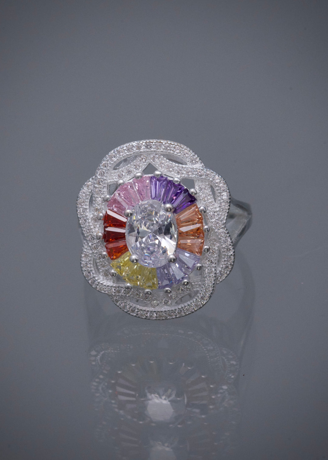 Anillo con swarovski multicolor 6.3gr / Talla 7 3/4 — Plata